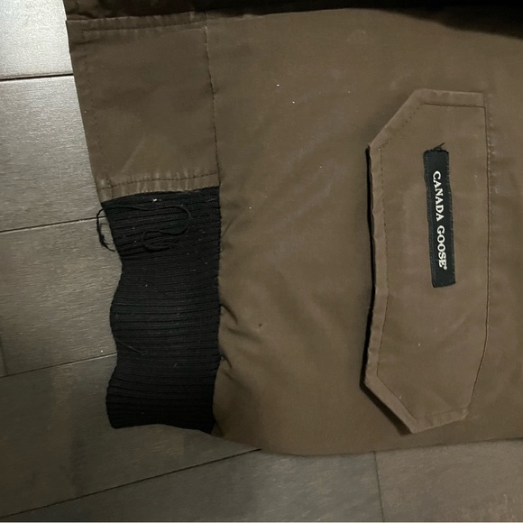 Canada Goose Chilliwack Bomber Jacket Brown model “7950M R” (Size M) - Picture 4 of 8